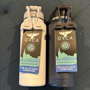 Orca Hydra 34oz Bottle set of 2 - Pearl white Navy whale tale stainless steel